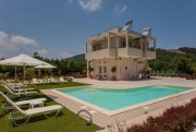 Episkopi bei Chania Kreta, Episkopi: Haus mit 2 Wohnungen, Bio-Obstplantage und Bergblick zu verkaufen Haus kaufen